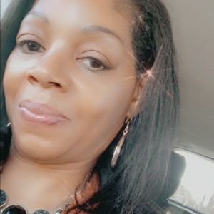 Meet your Posher, Deonna